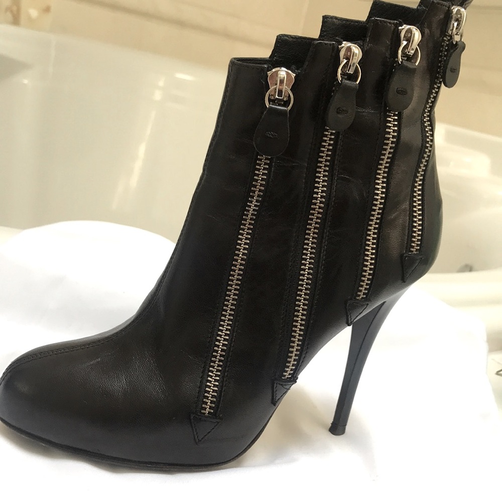 Giuseppe Zanotti women’s ankle boots size 38.5